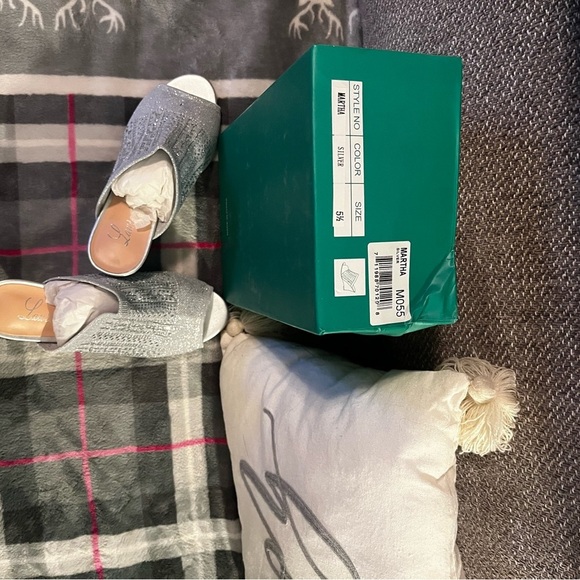 Lauren Lorraine Elegant Silver Women's Mules - Picture 4 of 4